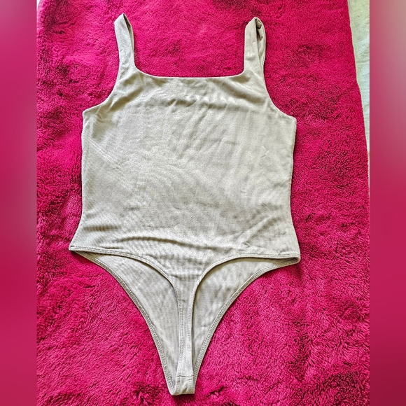 Babaton Contour Tank Bodysuit. Size L - Picture 7 of 13